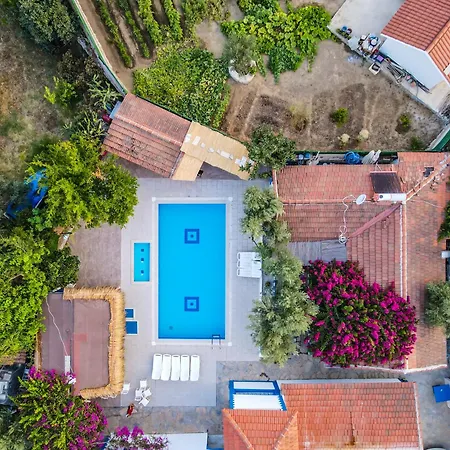 Pineloft Selimiye Otel *