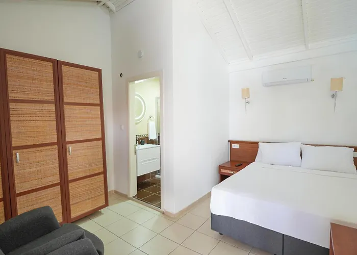 Pineloft Selimiye מלון *